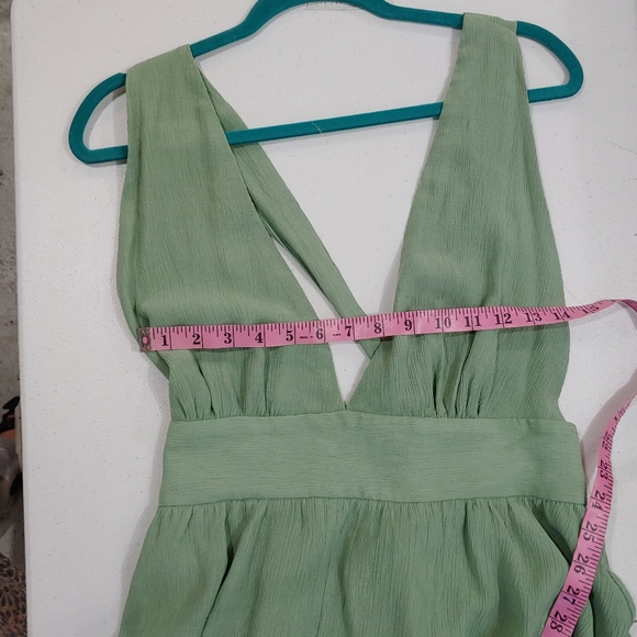 CUPSHE GREEN PLUNGE NECK DRESS NEW WITH TAG - Picture 2 of 14